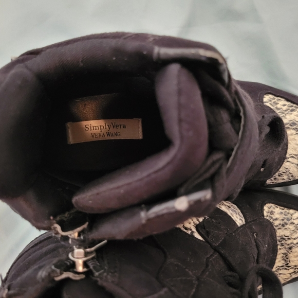 Size 6 Simply Vera Snakeprint Wedge Sneakers - Picture 8 of 11